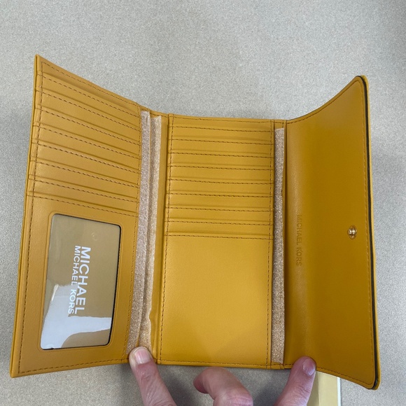 Michael Kors Jet Set Travel Large Trifold Wallet - Goldenrod - NWT - Picture 3 of 4